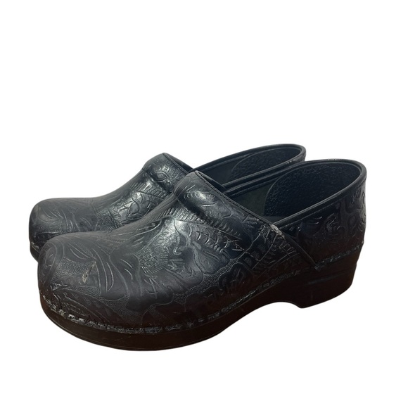 Dansko Black Professional Clog Tooled Leather Embossed Engraved Shoe Size 40 - Picture 1 of 14